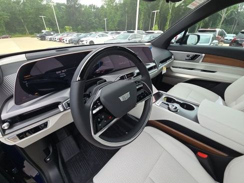 New 2026 Cadillac Vistiq Sport w/ LPO, Floor Liner Package image 12