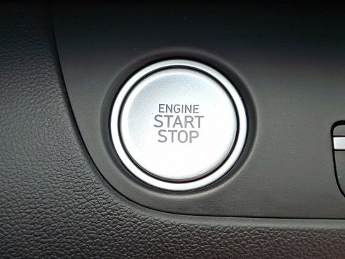 Used 2023 Hyundai Elantra Limited image 23