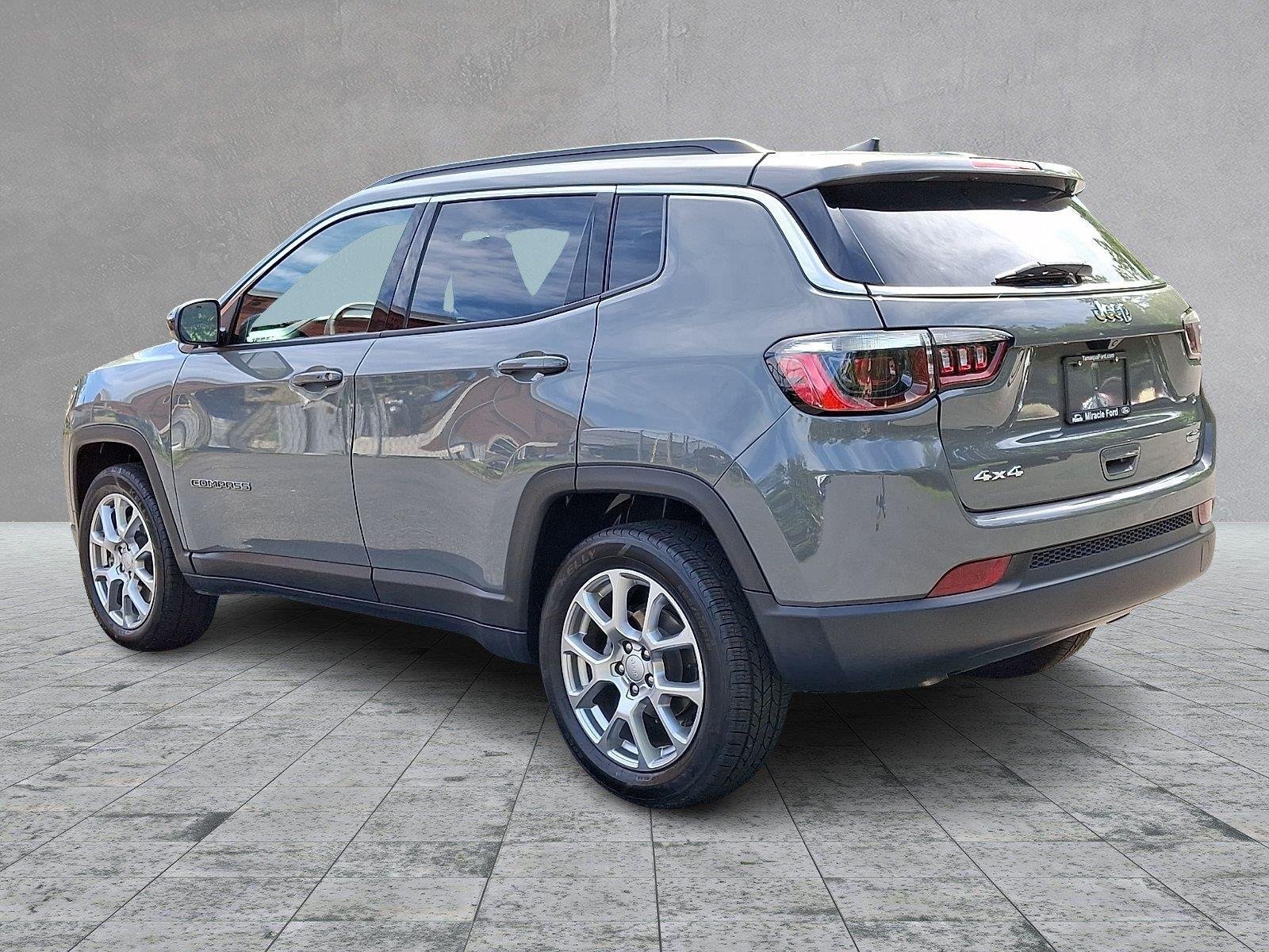 Used 2024 Jeep Compass Latitude AWD/4WD image 4