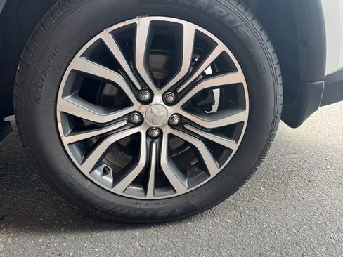 Used 2018 Mitsubishi Outlander ES image 19