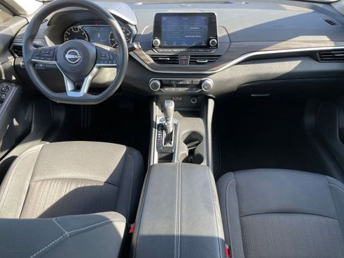 Used 2025 Nissan Altima 2.5 SV image 40