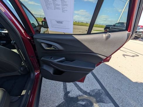 Used 2024 Chevrolet Trax LT w/ Driver Confidence Package FWD image 7
