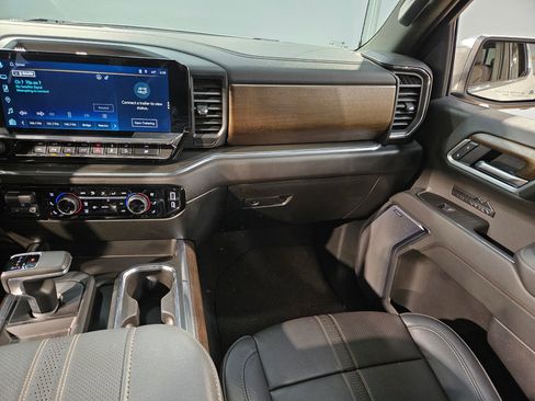 Used 2025 Chevrolet Silverado 1500 High Country w/ Technology Package AWD/4WD image 11