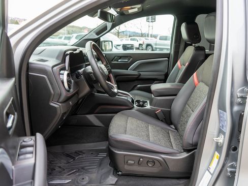 Used 2024 Chevrolet Colorado Z71 image 11