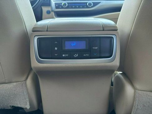 Used 2018 Toyota Highlander XLE image 22