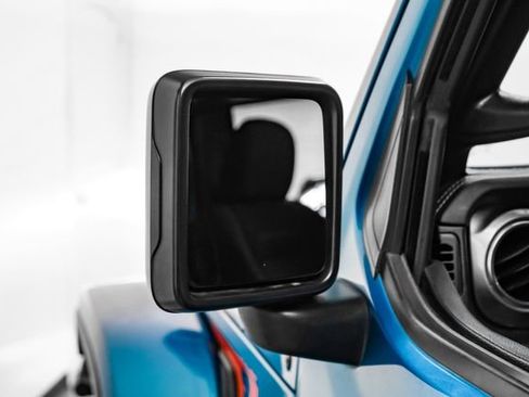 Used 2020 Jeep Wrangler Unlimited Sahara AWD/4WD image 38