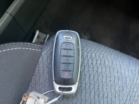 Used 2025 Nissan Rogue SV FWD image 21