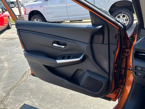Used 2025 Nissan Sentra SR FWD image 16
