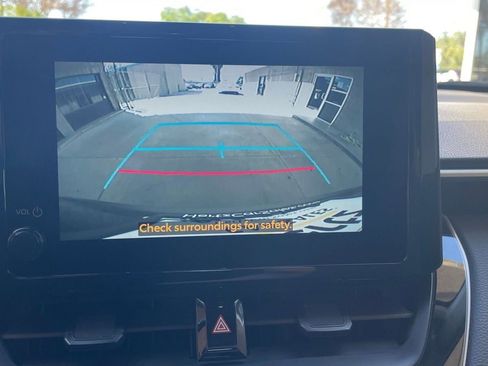 Used 2025 Toyota Corolla Cross LE FWD image 21