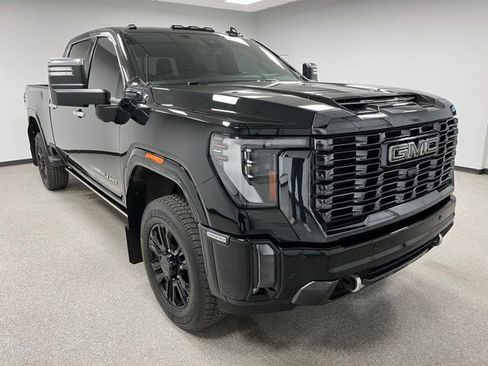 Used 2024 GMC Sierra 3500 Denali Ultimate AWD/4WD image 2