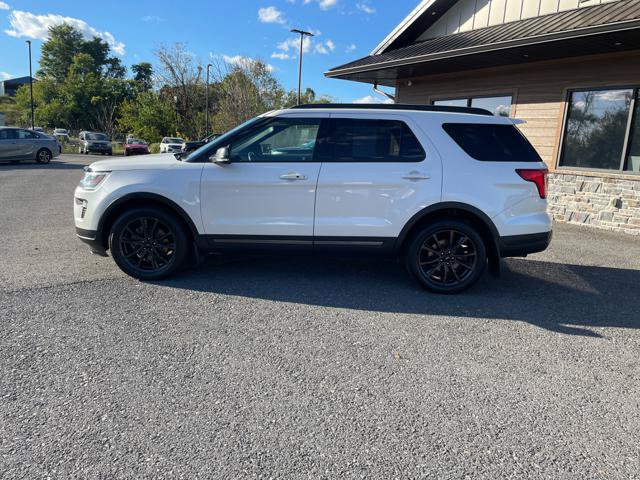 Used 2018 Ford Explorer XLT w/ Equipment Group 202A AWD/4WD image 3