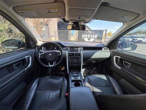 Used 2018 Land Rover Discovery Sport HSE image 11