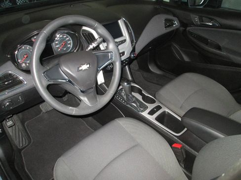 Used 2018 Chevrolet Cruze LS image 18