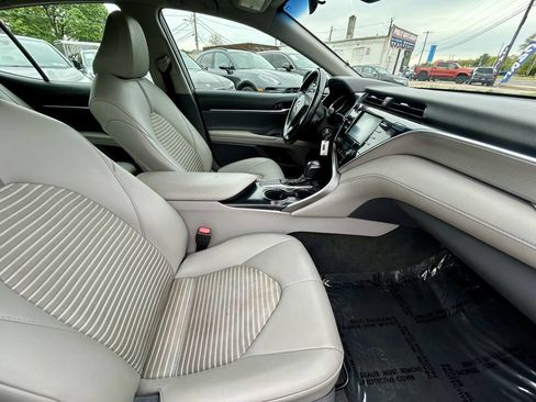Used 2018 Toyota Camry SE FWD image 15