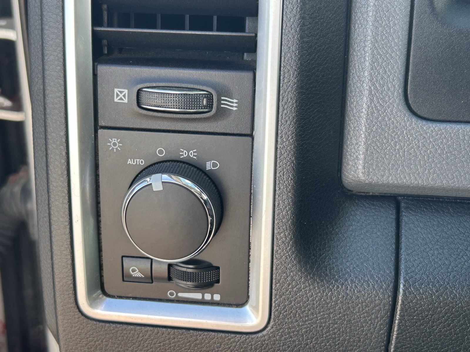Used 2018 RAM 2500 SLT AWD/4WD image 20