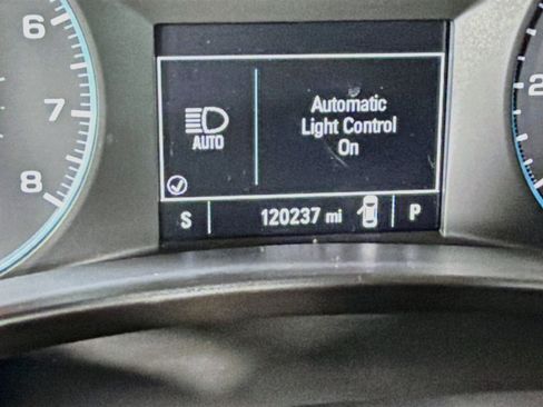Used 2018 Chevrolet Equinox LT FWD image 19
