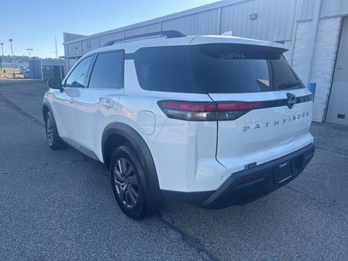 Used 2025 Nissan Pathfinder SV FWD image 4