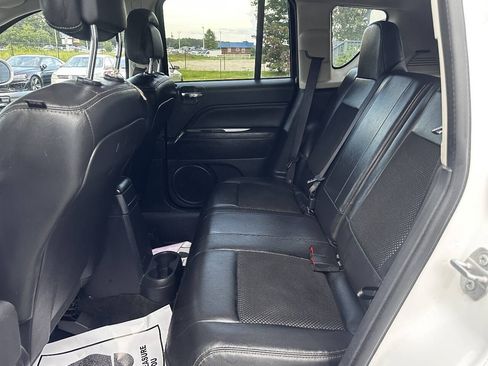 Used 2016 Jeep Compass Latitude FWD image 16