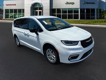 New 2026 Chrysler Pacifica Select