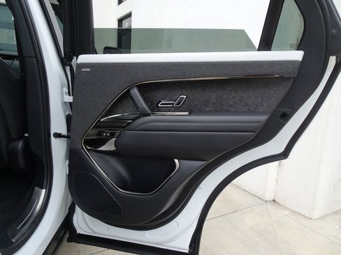 Used 2023 Land Rover Range Rover Sport SE Dynamic AWD/4WD image 18