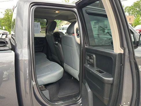 Used 2017 RAM 1500 Express AWD/4WD image 23