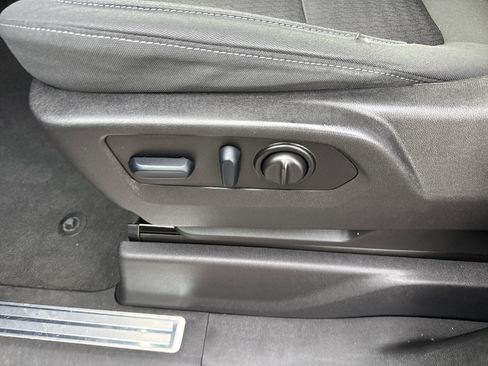 Used 2022 Chevrolet Silverado 1500 LT image 12