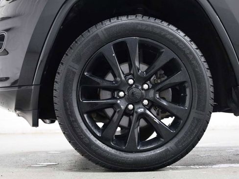 Used 2019 Jeep Grand Cherokee Altitude AWD/4WD image 38