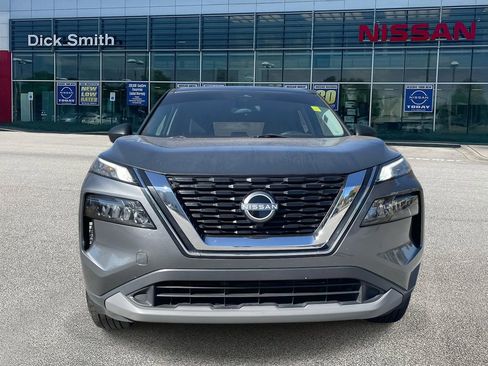 Used 2023 Nissan Rogue S image 2