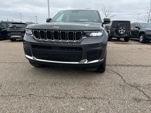 Certified 2024 Jeep Grand Cherokee L Laredo image 4