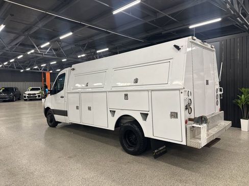 Used 2019 Freightliner Sprinter 3500 w/ Premium Package image 4