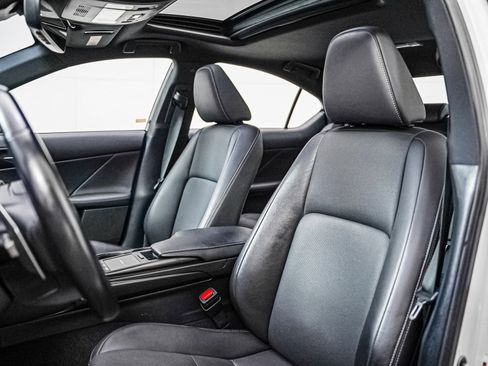 Used 2021 Lexus IS 300 w/ Comfort Package image 11