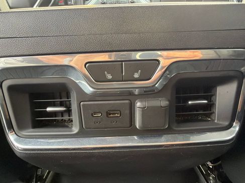 Used 2021 Chevrolet Silverado 1500 LTZ AWD/4WD image 22