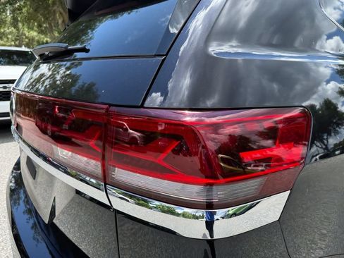 Used 2025 Volkswagen Atlas SE FWD image 11