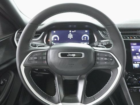 New 2025 Jeep Grand Cherokee L Altitude image 13