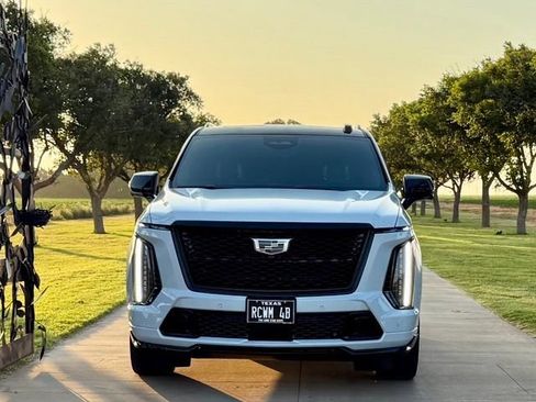 Used 2026 Cadillac Escalade V w/ LPO, ONYX Package AWD/4WD image 5