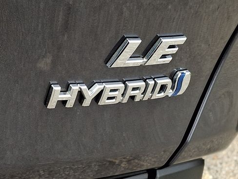 Used 2020 Toyota RAV4 LE AWD/4WD image 30