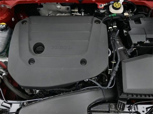 Used 2023 Volvo XC40 B5 Plus w/ Driver Assist Package image 34