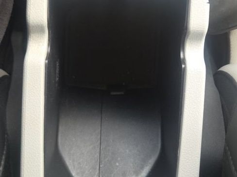Used 2018 Jeep Compass Latitude FWD image 33