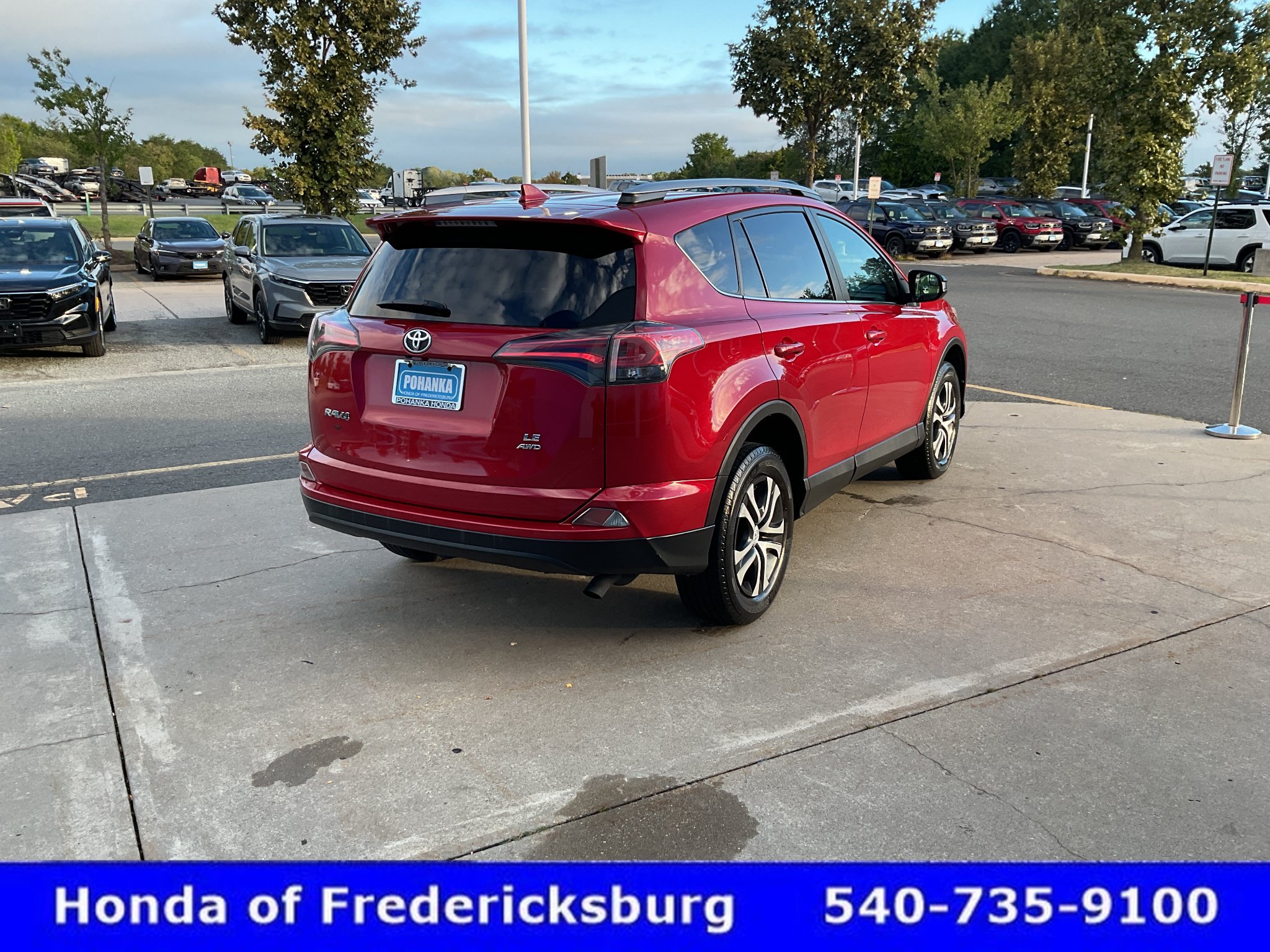 Used 2017 Toyota RAV4 LE AWD/4WD image 6
