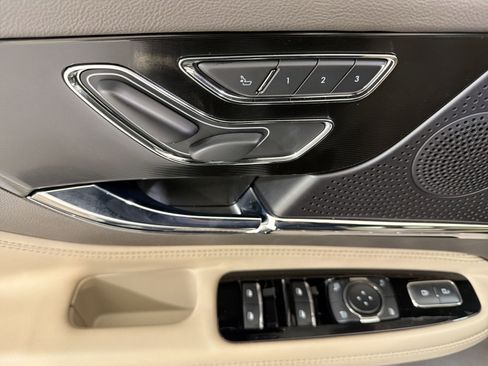 Used 2024 Lincoln Corsair Reserve image 11