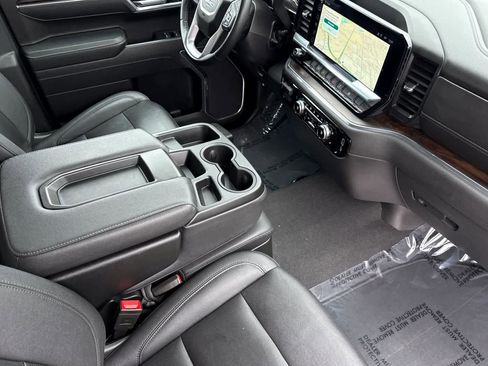 Used 2025 GMC Sierra 1500 SLT image 16