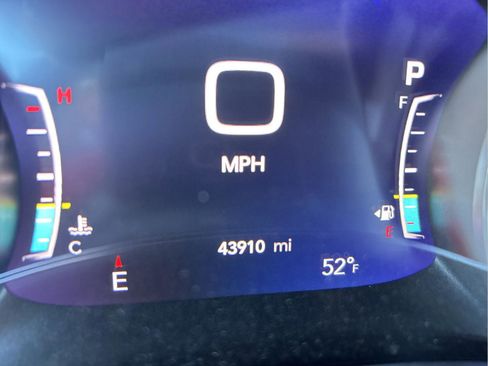 Certified 2017 Chrysler Pacifica Limited w/ Advanced Safetytec Group image 13