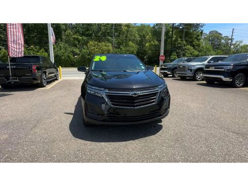 Used 2024 Chevrolet Equinox LS w/ LS Convenience Package image 2