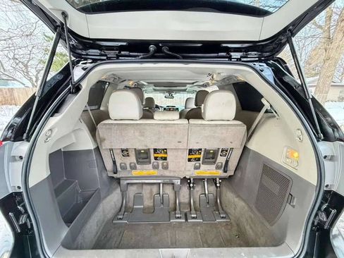 Used 2012 Toyota Sienna Limited image 23