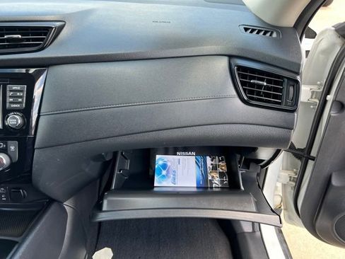 Used 2017 Nissan Rogue SV w/ SV Premium Package FWD image 24