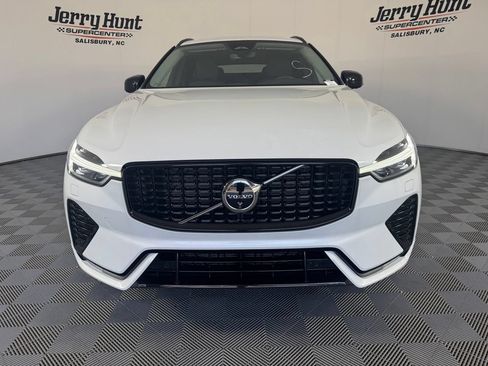Used 2025 Volvo XC60 B5 Plus AWD/4WD image 5