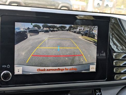 Certified 2025 Toyota Camry SE image 5