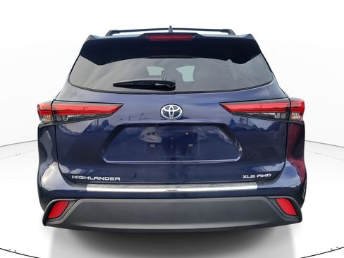 Used 2023 Toyota Highlander XLE image 6