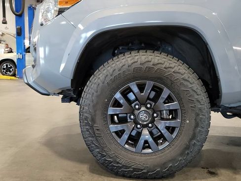 Used 2021 Toyota Tacoma SR5 AWD/4WD image 15