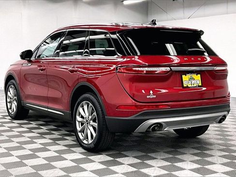 Used 2022 Lincoln Corsair AWD w/ Premium Package image 2